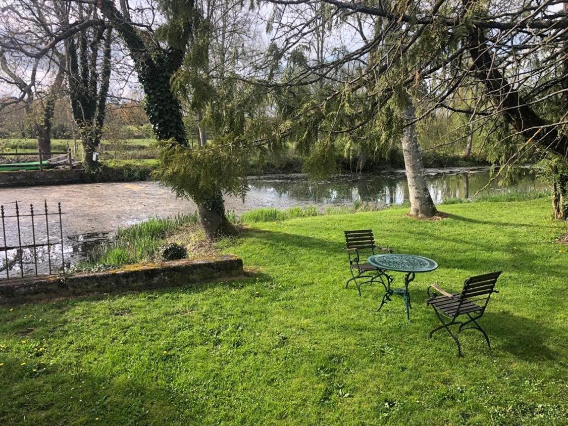 Le Domaine Du Moulin Foulon Hotell Essay Eksteriør bilde