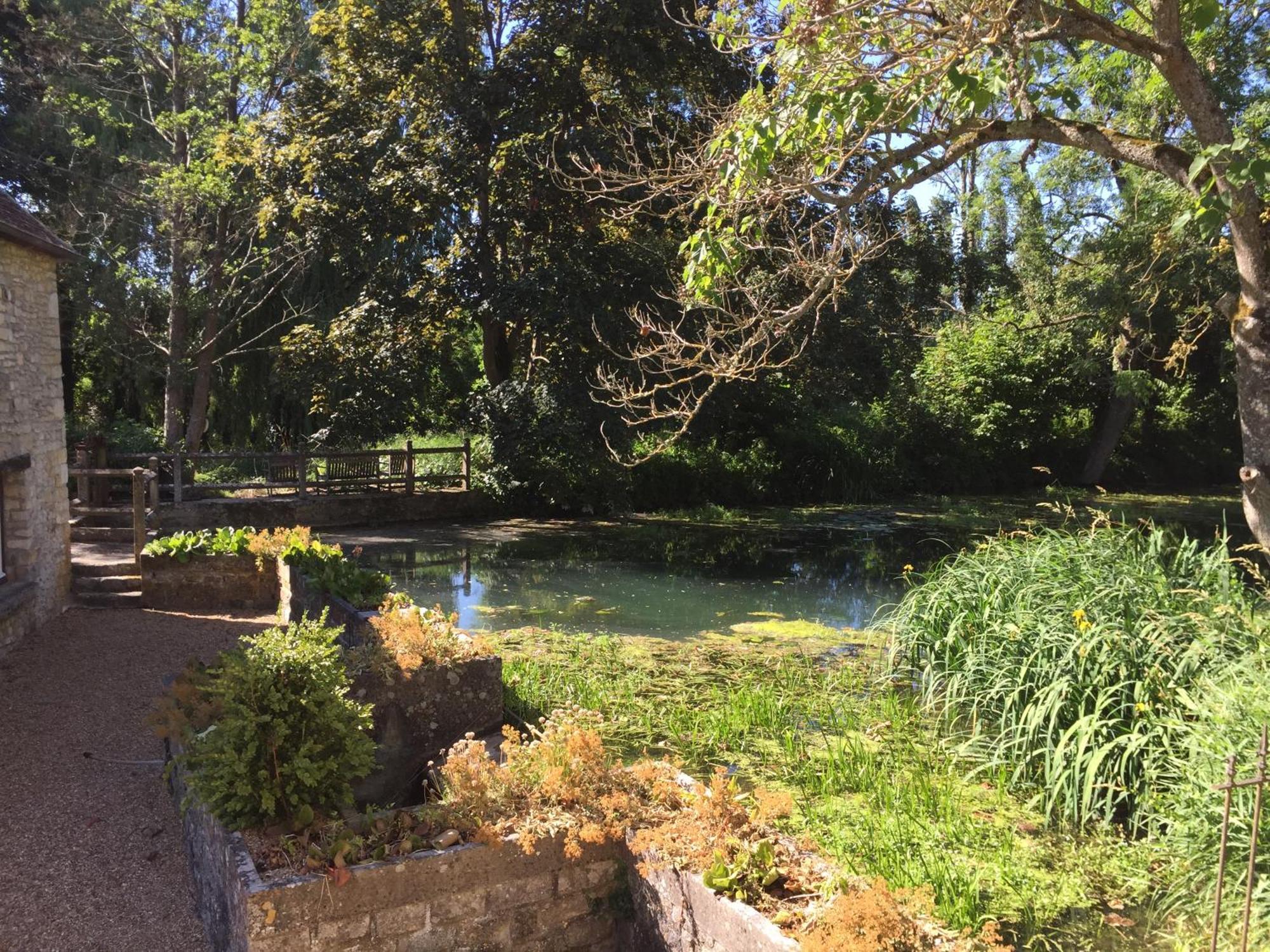 Le Domaine Du Moulin Foulon Hotell Essay Eksteriør bilde